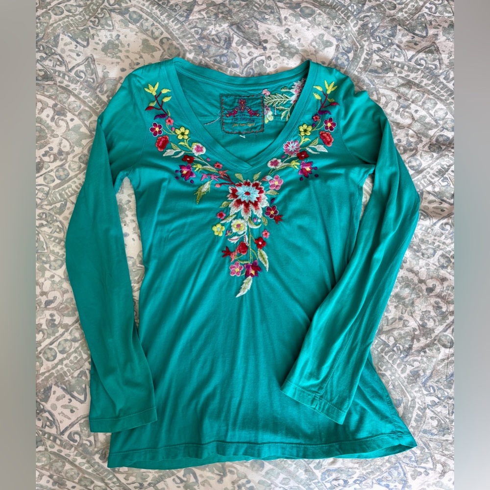 Johnny Was embroidered blouse - great condition - Picture 8 of 10